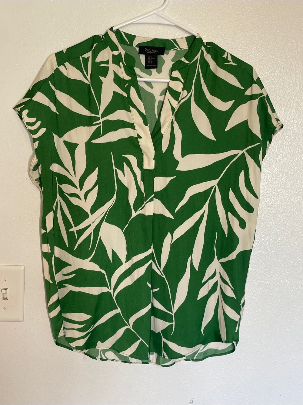 RACHEL Rachel Roy Green and Cream Leaf-Print Split-Neck Top